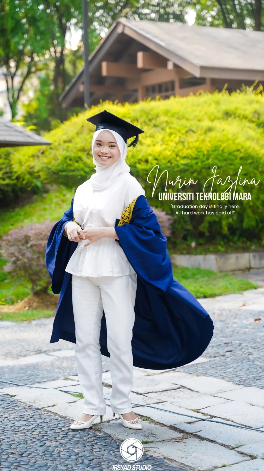 Reka letak potret graduan di taman