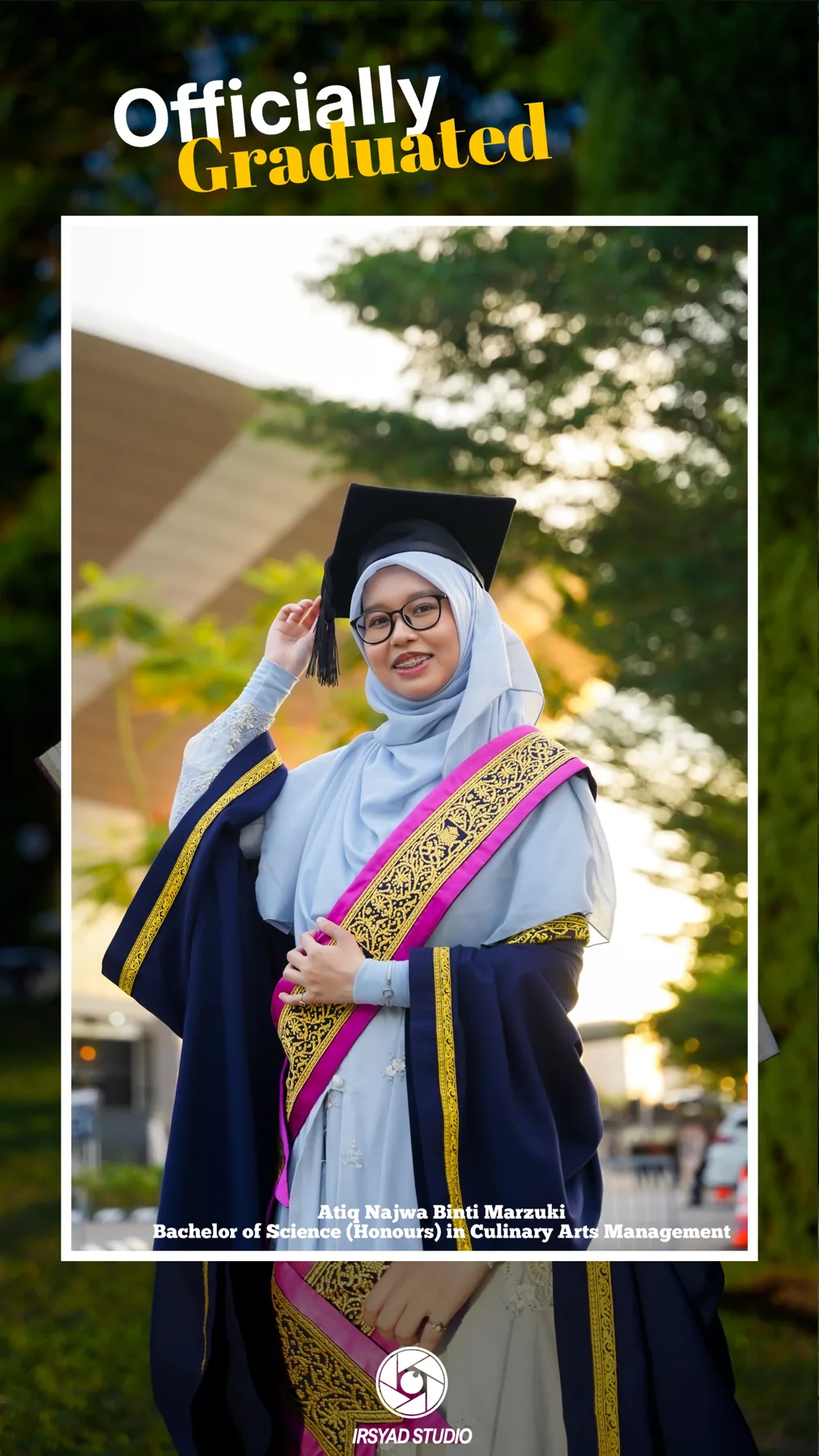 Reka letak foto Officially Graduated